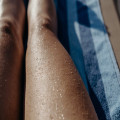De juiste zelfbruiner kiezen voor een natuurlijke glow