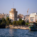 Thessaloniki strand: de mooiste plekken voor zon, zee en fotogenieke baaien