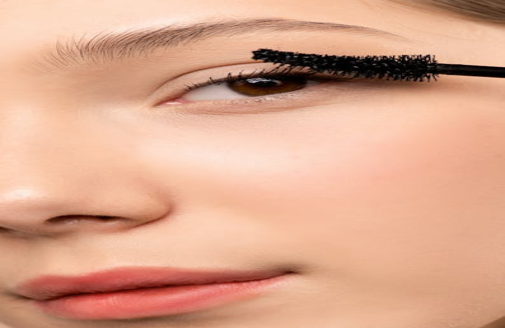 Hoe verwijder je waterproof mascara zonder je wimpers te beschadigen?