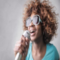 Hoe oud is Roxy Dekker? Alles over de TikTok-zangeres