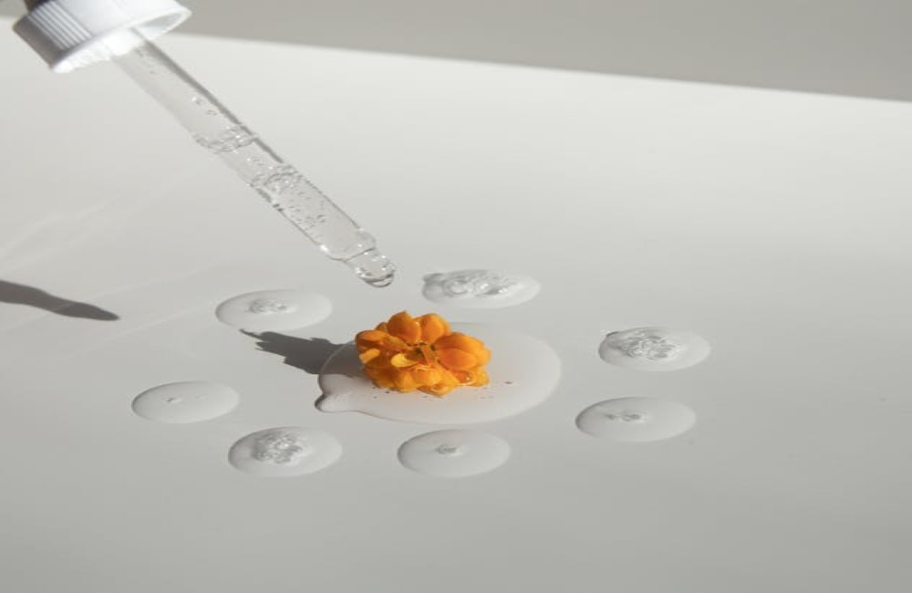 Waarom je gezicht rood wordt na het aanbrengen van een serum en wat je eraan kunt doen