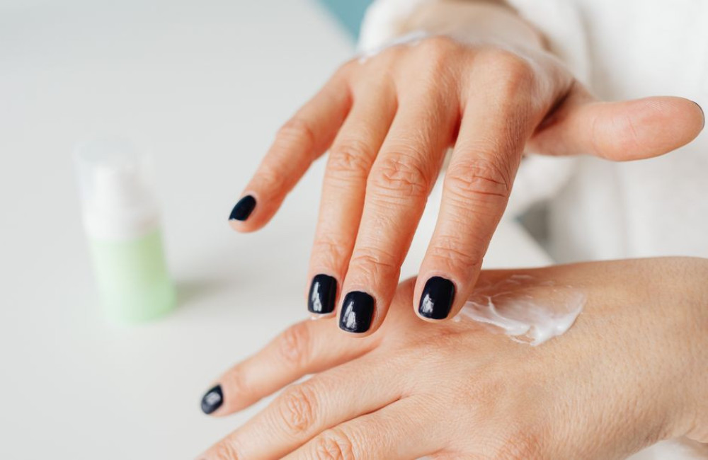 Helpt een handcrème met 10% urea tegen kloven in de herfst en hoe vaak smeer je?