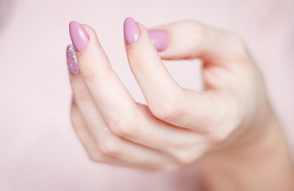 Wat betekent het als je nagels ribbels hebben?