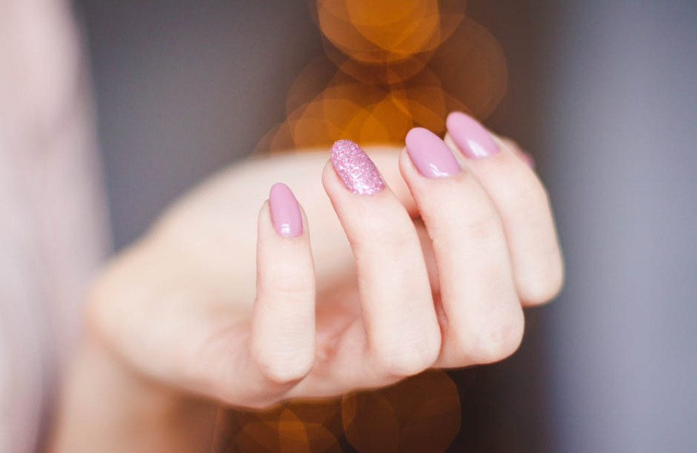 Waarom breken mijn nagels steeds af en wat kan ik eraan doen?
